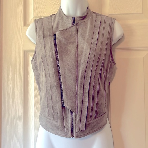 BCBG moto vest in dove - Picture 2 of 7